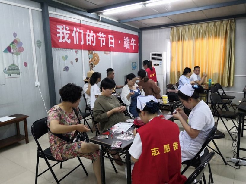 信陽市中醫院巧手做香囊 安康端午節