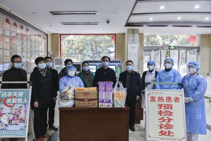 黨旗飄揚，專項黨費溫暖抗“疫”先鋒